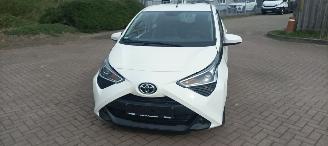 Toyota Aygo X-Play 1.0-VVT-i 72pk Airco Led koplampen Led achterlichten Elek-ramen elektrische buitenspiegels centrale deurvergrendeling met afstandsbediening Hoogglans buiten design Deelbare achterbank picture 11