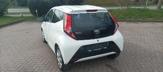 Toyota Aygo X-Play 1.0-VVT-i 72pk Airco Led koplampen Led achterlichten Elek-ramen elektrische buitenspiegels centrale deurvergrendeling met afstandsbediening Hoogglans buiten design Deelbare achterbank picture 6