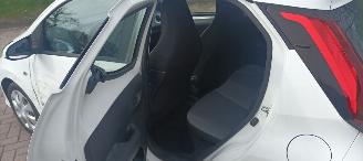Toyota Aygo X-Play 1.0-VVT-i 72pk Airco Led koplampen Led achterlichten Elek-ramen elektrische buitenspiegels centrale deurvergrendeling met afstandsbediening Hoogglans buiten design Deelbare achterbank picture 14