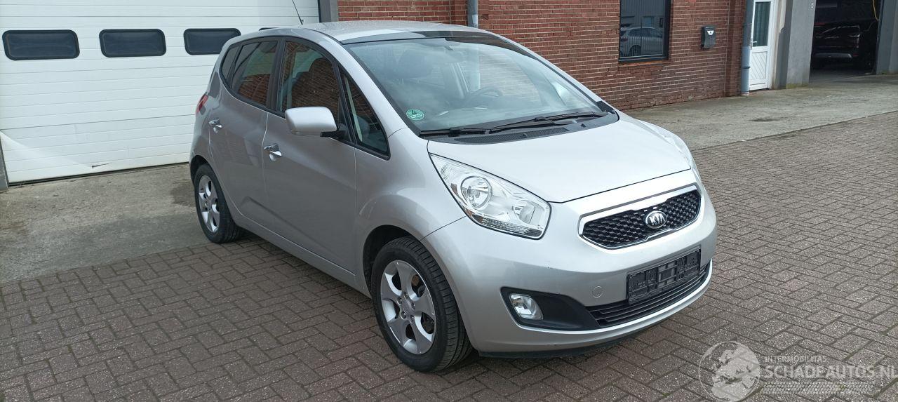 Kia Venga 1.6-16v Automaat Keyless-entry Climatecontrol Stoelverwarming Lichtautomaat Privacyglas leren stuurwiel mistlampen Parkeersensoren Trekhaak 16-inch velgen