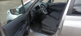 Kia Venga 1.6-16v Automaat Keyless-entry Climatecontrol Stoelverwarming Lichtautomaat Privacyglas leren stuurwiel mistlampen Parkeersensoren Trekhaak 16-inch velgen picture 11