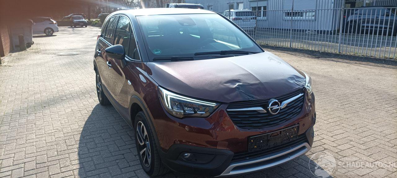Opel Crossland 1.2-12v Automaat Navi Led koplampen led achterlichten half leren bekleding Stoelverwarming stuurwiel met verwarming inklapbare buitenspiegels chrome design 16-inch velgen Afneembare trekhaak Parkeersensoren voor en achter privacy glas