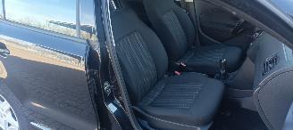Volkswagen Polo 1.4-TDI Euro-6 Climatecontrol Stoelverwarming Regensensor leren stuurwiel mistlampen Elektrische ramen Elektrische-spiegels met verwarming Centrale vergrendeling met afstandsbediening Start-Stop systeem 15-inch velgen picture 17