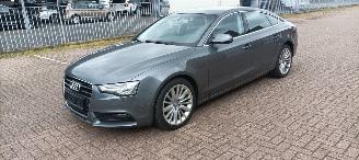 krockskadad bil auto Audi A5 Sportback 2.0 Automaat Navi Xenon Led Climatecontrol CruiseControl Stoelverwarming Lichtautomaat Regensensor Audio CD 18-inch audi velgen Afneembare trekhaak Parkeersensoren voor en achter 2016/2