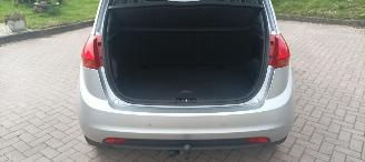 Kia Venga 1.6 Benzine Automatik Keyless-entry Climatecontrol Stoelverwarming Lichtautomaat Privacyglas leren stuurwiel 4xElektrische ramen Elektrische-spiegels met verwarming Trekhaak Parkeersensoren achter 16 inch velgen picture 14