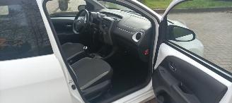 Toyota Aygo Facelift X-Play 1.0 VVT-i 72pk Airco 5-deurs Led koplampen led achterlichten Leren stuurwiel met radio bediening Elektrische ramen Elektrische-spiegels met verwarming Centrale vergrendeling met afstandsbediening picture 15
