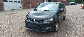 skadebil auto Volkswagen Polo 1.4 TDI DPF Euro6 Climatecontrol Frontradar-Remasist Stoelverwarming Regensensor leren stuurwiel mistlampen Elektrische ramen Elektrische-spiegels met verwarming Centrale vergrendeling met afstandsbediening Start-Stop systeem Radio usb 15 inch Velgen 2016/3