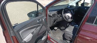 Opel Crossland 1.2 turbo 110pk Automaat Innovation Navigatie Led-Koplampen Led-Achterlichten Stoelverwarming stuurwiel met verwarming Voorruit met verwarming Privacy glas Climatecontrol Dimmende binnenspiegel Parkeersensoren voor en achter Trekhaak 16-inch velgen Mistla picture 7
