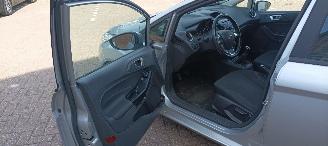 Ford Fiesta 1.5-Diesel 75pk euro-6 Airconditioning Stoelverwarming leren stuurwiel met radio bediening Elektrische ramen Elektrische-inklapbare buitenspiegels Led koplampen led spiegel verlichting Parkeersensoren voor en achter picture 12