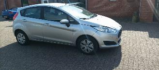 Ford Fiesta 1.5-Diesel 75pk euro-6 Airconditioning Stoelverwarming leren stuurwiel met radio bediening Elektrische ramen Elektrische-inklapbare buitenspiegels Led koplampen led spiegel verlichting Parkeersensoren voor en achter picture 2
