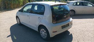 Volkswagen Up! 1.0-Mpi 65pk Move airconditioning Cruisecontrol Drivelane assistent Led verlichting Achteruitrijcamera Parkeersensoren achter Elektrische ramen start/stop systeem Centrale vergrendeling met afstandsbediening picture 3