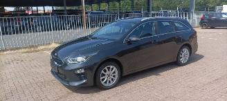skadebil auto Kia Ceed 1.6-Diesel 136pk Full-Led Navi JBL-audio Leder Sportstoelen/Memory Stoelverwarming stuurwiel met verwarming keyless Entry Blindspot Drivelane assistent Dimmende binnenspiegel Achteruitrijcamera Elektrische achterklep inductie telefoon lader auto-parkeren 2018/9