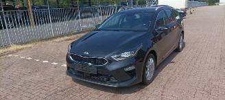 Kia Ceed 1.6-Diesel 136pk Full-Led Navi JBL-audio Leder Sportstoelen/Memory Stoelverwarming stuurwiel met verwarming keyless Entry Blindspot Drivelane assistent Dimmende binnenspiegel Achteruitrijcamera Elektrische achterklep inductie telefoon lader auto-parkeren picture 13