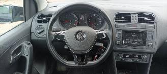 Volkswagen Polo 1.4-TDI Klimaautomatik Regensensor leren stuurwiel mistlampen Front-Radar Brake Assist Elektrische ramen Elektrische-spiegels met verwarming Centrale vergrendeling met afstandsbediening Start-Stop systeem 15-inch velgen picture 19