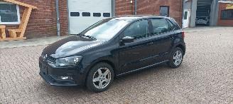 skadebil auto Volkswagen Polo 1.4-TDI Klimaautomatik Regensensor leren stuurwiel mistlampen Front-Radar Brake Assist Elektrische ramen Elektrische-spiegels met verwarming Centrale vergrendeling met afstandsbediening Start-Stop systeem 15-inch velgen 2016/3