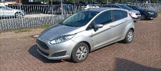 skadebil auto Ford Fiesta 1.5-Diesel Airconditioning Stoelverwarming leren stuurwiel Led verlichting Parkeersensoren voor en achter Elektrische inklapbare buitenspiegels met verwarming Centrale vergrendeling met afstandsbediening Start-Stop 2016/6