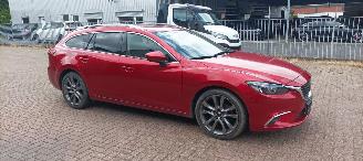 skadebil auto Mazda 6 Sportswagon Automatik Navi Led koplampen led achterlichten Headup Leren Sportstoelen Memory keyless Entry Blindspot Drivelane cruisecontrol met radar Stoelverwarming Lichtautomaat Regensensor Bose Soundsystem 19-inch velgen trekhaak 2015/2