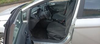 Ford Fiesta 1.5-diesel Led-dagrijverlichting Airconditioning Stoelverwarming Lichtautomaat Leren Stuurwiel Radio -usb Elektrische ramen Elektrische inklapbare buitenspiegels met led verlichting Parkeersensoren voor en achter picture 15
