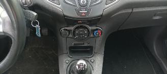 Ford Fiesta 1.5-diesel Led-dagrijverlichting Airconditioning Stoelverwarming Lichtautomaat Leren Stuurwiel Radio -usb Elektrische ramen Elektrische inklapbare buitenspiegels met led verlichting Parkeersensoren voor en achter picture 23