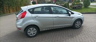 Ford Fiesta 1.5-diesel Led-dagrijverlichting Airconditioning Stoelverwarming Lichtautomaat Leren Stuurwiel Radio -usb Elektrische ramen Elektrische inklapbare buitenspiegels met led verlichting Parkeersensoren voor en achter picture 4