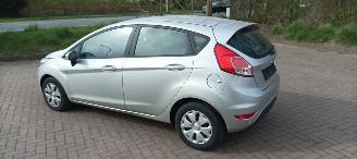 Ford Fiesta 1.5-diesel Led-dagrijverlichting Airconditioning Stoelverwarming Lichtautomaat Leren Stuurwiel Radio -usb Elektrische ramen Elektrische inklapbare buitenspiegels met led verlichting Parkeersensoren voor en achter picture 9