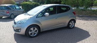 skadebil auto Kia Venga 1.6-16v Benzine Automatik Keyless-entry Climatecontrol Stoelverwarming Privacyglas leren stuurwiel mistlampen Parkeersensoren Trekhaak 2013/8