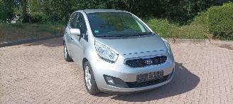 Vaurioauto  passenger cars Kia Venga Bj 8-2013 1.6 Automaat Climatecontrol Stoelverwarming Lichtautomaat Privacyglas keyless Entry trekhaak 2013/8