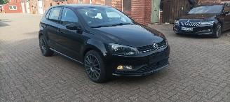 Damaged car Volkswagen  Polo 1.4-TDI DPF Euro6 Climatecontrol Stoelverwarming Regensensor Elek-Ramen Elektrische-spiegels met verwarming Front radar assistent 2016/3