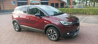 Avarii autoturisme Opel Crossland Innovation uitvoering 1.2 DI Turbo OPF Automaat Navigatie AppleCarPlay Climatecontrol CruiseControl Opel iLink Winterpakket Stoelverwarming stuurwielverwarming Voorruitverwarming Dimmende binnenspiegel Chrome-pakket Parkeersensoren Trekhaak Bi-Color Lak 2018/4