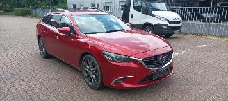 damaged passenger cars Mazda 6 Bj: 02-2015 Motorschade 2.2 Skyactive Diesel Automaat 4x4 Full Led koplampen Led achterlichten Climatecontrol Stoelverwarming Regensensor Drivelane cruisecontrol Dab Navigatie Leder Sportstoelen Memory keyless Entry trekhaak Blindspot systeem Bose-sound 2015/2