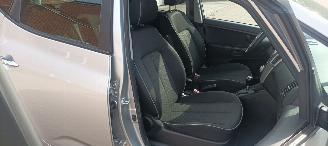 Kia Venga Bj: 08-2013 1.6 Benzine Automaat Climatecontrol Stoelverwarming Lichtautomaat Privacyglas keyless Entry 4xElektrische ramen Elektrische-spiegels met parkeerstand Mistlampen 16 inch kia velgen Trekhaak picture 25