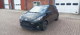 Vaurioauto  passenger cars Hyundai I-10 Bj:11-2024 Prime Edition 1.2-mpi Navigatie Climatecontrol CruiseControl Stoelverwarming Lichtautomaat Privacyglas keyless Entry Stuurwiel met verwarming Achteruitrijcamera 4xElektrische ramen Elektrische-spiegels Led Dagrijverlichting mistlampen 2024/11