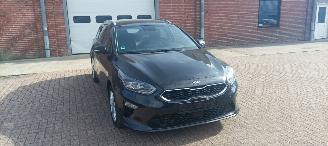 Auto incidentate Kia Ceed Bj:09-2018 1.6-Diesel 136pk Full-Led koplampen Navi Leder Memory Sportstoelen Blindspot Drivelane JBL sound 4xStoelverwarming elektrische achterklep Automatische inparkeren keyless Entry Blindspot 2018/9