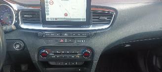 Kia Ceed Bj:09-2018 1.6-Diesel 136pk Full-Led koplampen Navi Leder Memory Sportstoelen Blindspot Drivelane JBL sound 4xStoelverwarming elektrische achterklep Automatische inparkeren keyless Entry Blindspot picture 28
