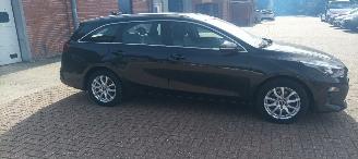 Kia Ceed Bj:09-2018 1.6-Diesel 136pk Full-Led koplampen Navi Leder Memory Sportstoelen Blindspot Drivelane JBL sound 4xStoelverwarming elektrische achterklep Automatische inparkeren keyless Entry Blindspot picture 3