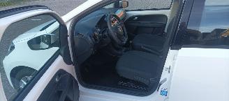 Volkswagen Up! Bj:08-2019 Move Up! 5drs Airconditioning Navigatie-Houder Cruisecontrol Bordcomputer Frontbrakeassistcamera Elektrische ramen Centrale vergrendeling met afstandsbediening Start-Stop systeem 15-inch velgen Parkeersensoren Led-dagrijverlichting picture 12