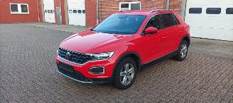 Schadeauto Volkswagen T-Roc Bj:06-2021 Active 1.5-TSI DSG 150pk Digital Cockpit Navigatie Drive modus Climatecontrol CruiseControl Stoelverwarming stuurwiel met verwarming Privacy glas Trekhaak Full-Led koplampen Led achterlichten zwart dakhemel Blindspot 2021/6