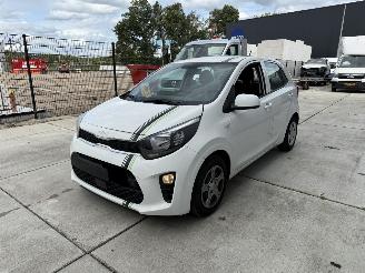 krockskadad bil auto Kia Picanto 1.0  DPI COMFORTLINE AIRCO 2023/4