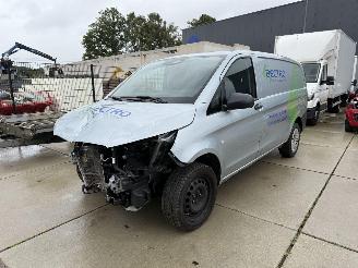 krockskadad bil bedrijf Mercedes Vito 114CDI Pro AUTOMAAT - CAMERA - NAVI - ACC 2024/6