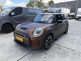 Voiture accidenté Mini Electric CAMDEN EDITION -CAMERA-LEDER-PANO-NAVI-PDC 2021/12