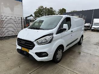 skadebil auto Ford Transit Custom 320 2.0 TDCI L2H2-NAVI-AIRCO 2020/7