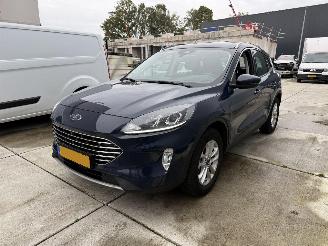 uszkodzony samochody osobowe Ford Kuga 2.5 PHEV Titanium 225PK - CAMERA - NAVI - KEYLESS 2021/7