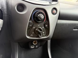 Toyota Aygo 1.0 VVT-i-X-PLAY-AIRCO picture 19