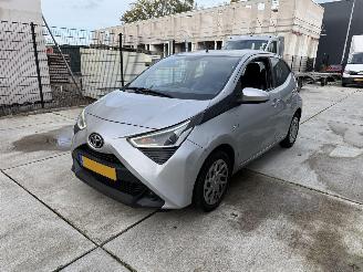 Vaurioauto  passenger cars Toyota Aygo 1.0 VVT-i-X-PLAY-AIRCO 2019/12