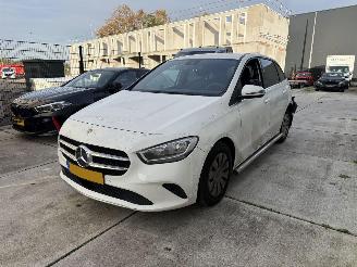 Unfallwagen Mercedes B-klasse 200d Advantage 150PK - AUTOMAAT - CAMERA 2021/4