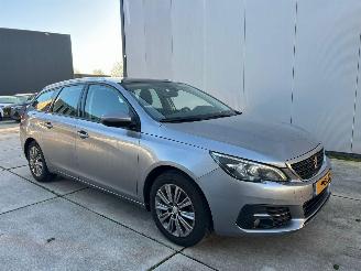 Damaged car Peugeot 308 1.2 PureTech GT AUTOMAAT-GLAZENDAK-NAVI-CAMERA 2020/8