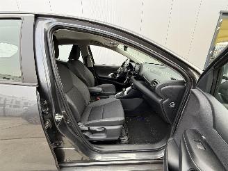 Toyota Yaris 1.5 HYBRID 141 PK-NAVI-PDC-CAMERA picture 11