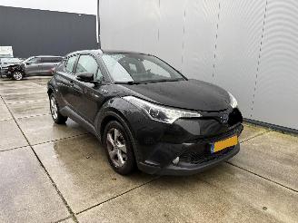 damaged passenger cars Toyota CH-R 1.8 Hybrid Active 98PK - CAMERA - CLIMA - LED 2019/11