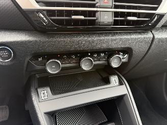 Citroën C4 1.2 HYBRID 136 Buss  AUTOMAAT -CAMERA-NAVI-CLIMA picture 20