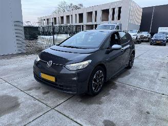damaged passenger cars Volkswagen ID.3 58 KWH 1ST -NAVI-PDC-CAMERA 2020/10